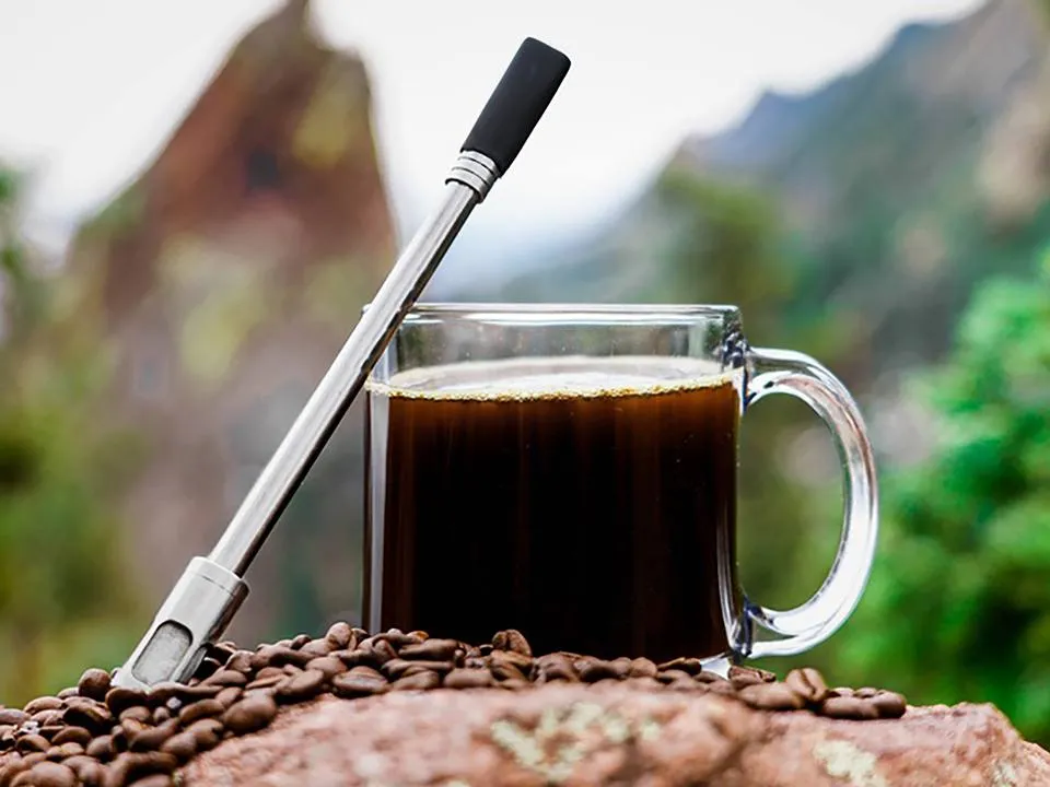 Jogo Coffee Straw. A coffee straw that filters as you drink, taken from concept to press coverage.